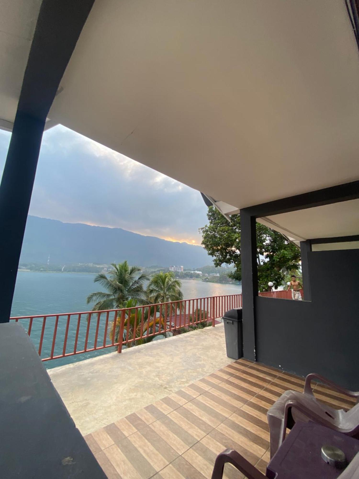 Vandu'S View Guest House & Restaurant Tuk Tuk Ngoại thất bức ảnh