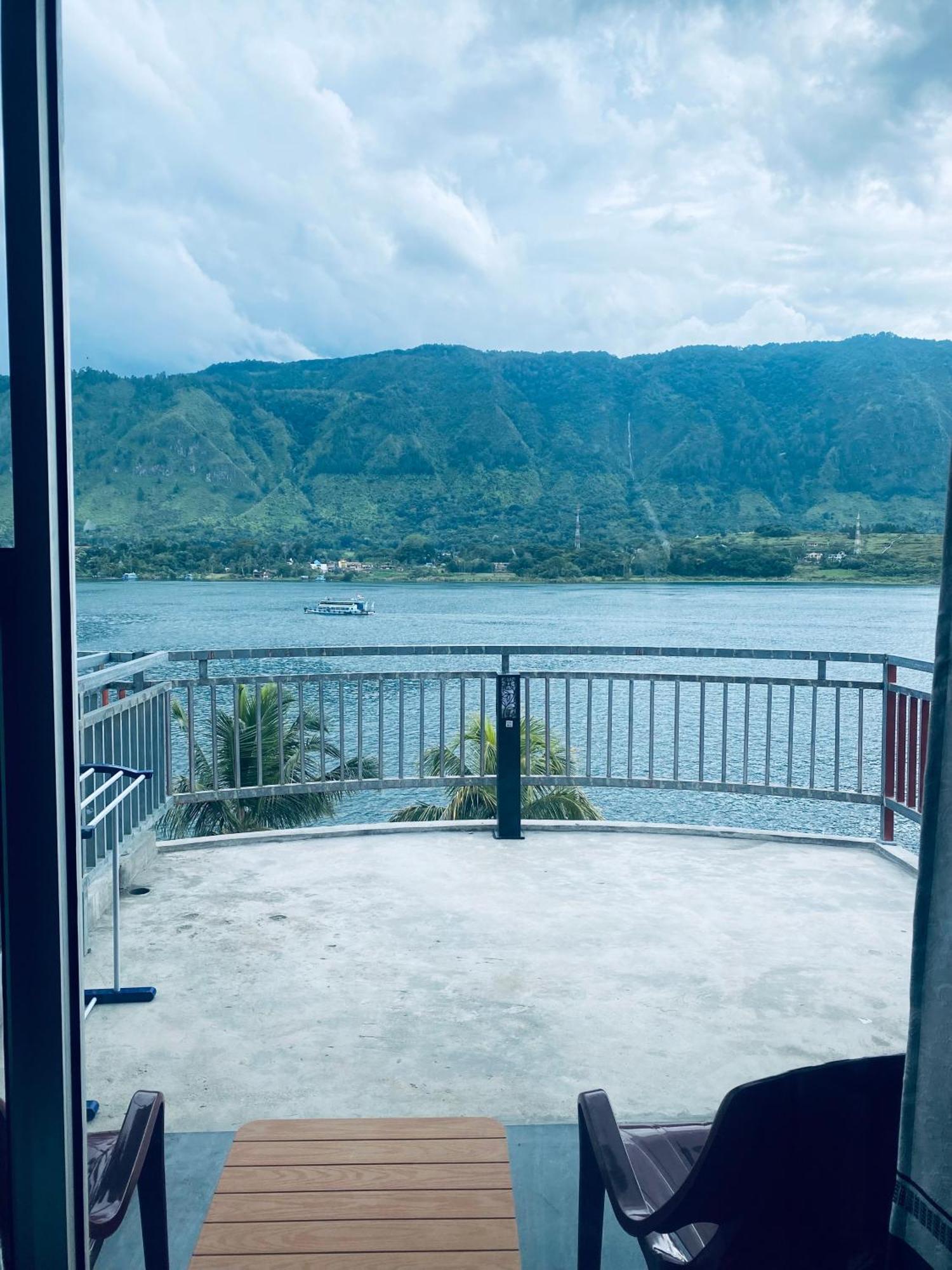 Vandu'S View Guest House & Restaurant Tuk Tuk Ngoại thất bức ảnh