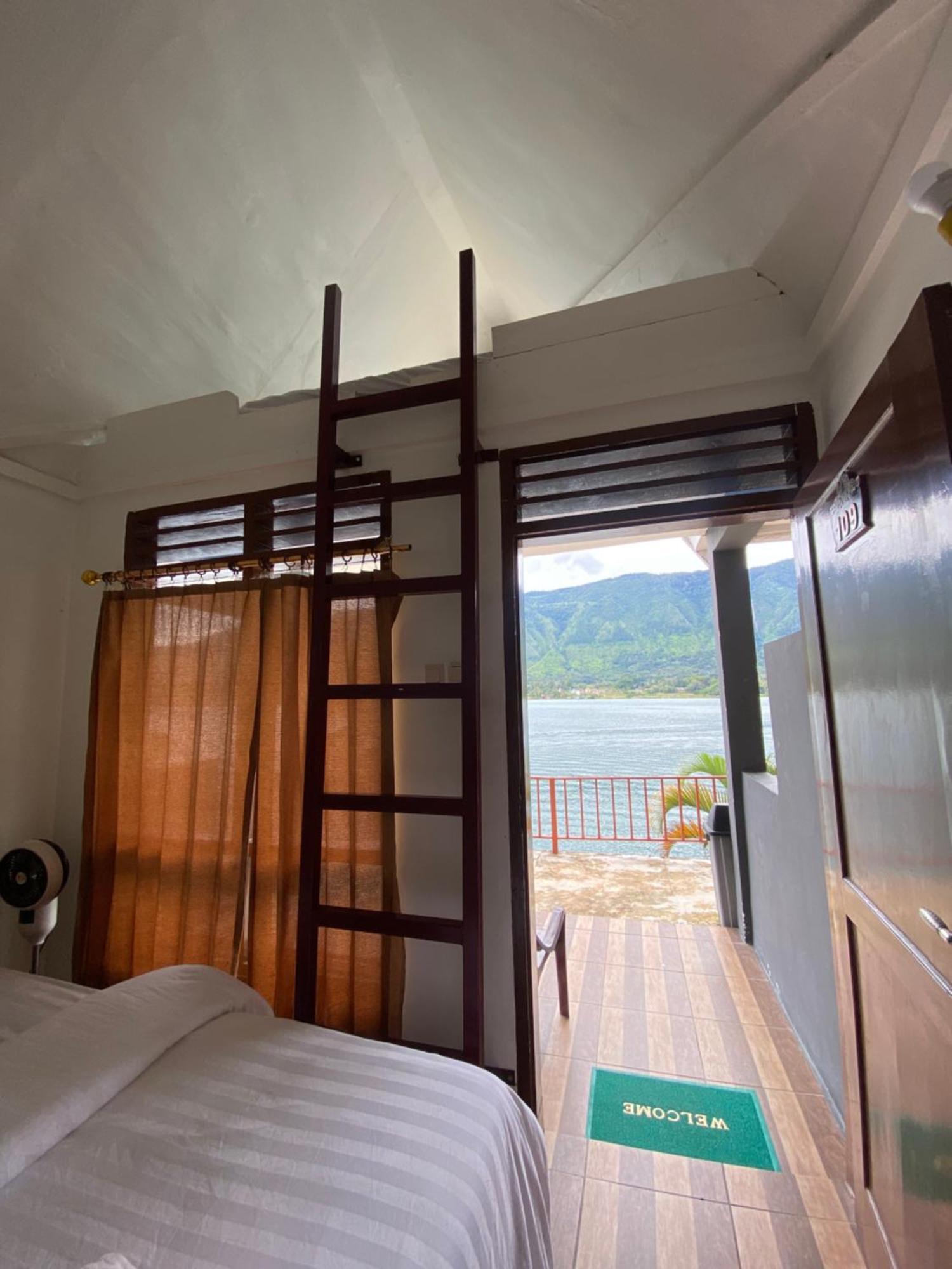 Vandu'S View Guest House & Restaurant Tuk Tuk Ngoại thất bức ảnh